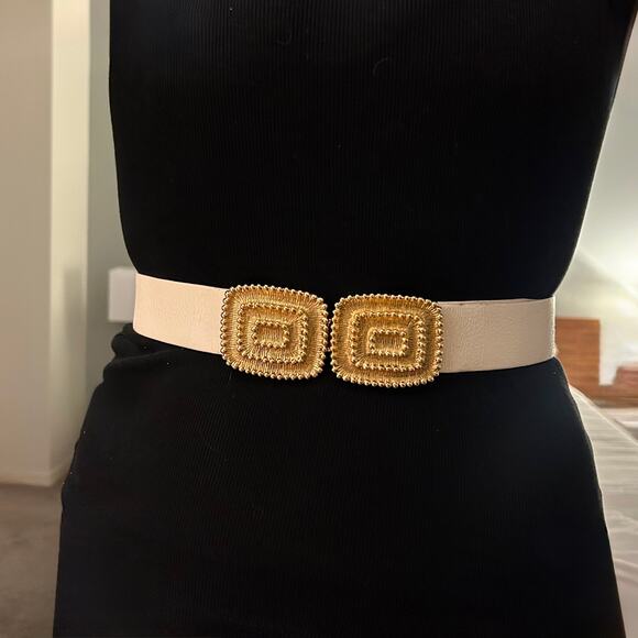 Vintage St. John White Leather Belt Sz 6 Gold Statement Buckle Adjustable Waist - Picture 1 of 16